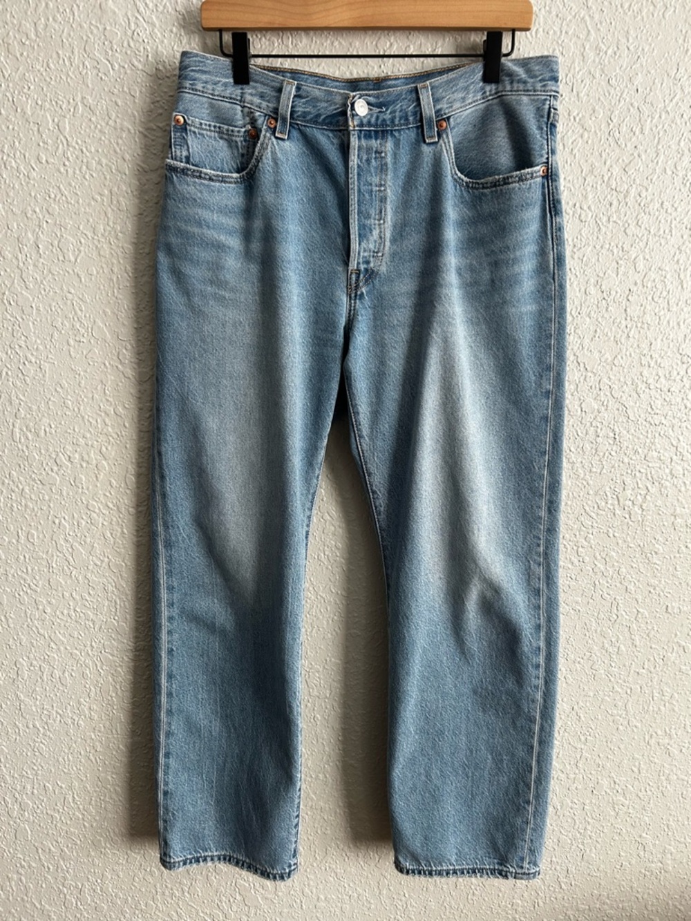 Levi’s 501 90s Lightweight Jeans in Fun Flare - Picture 3 of 7